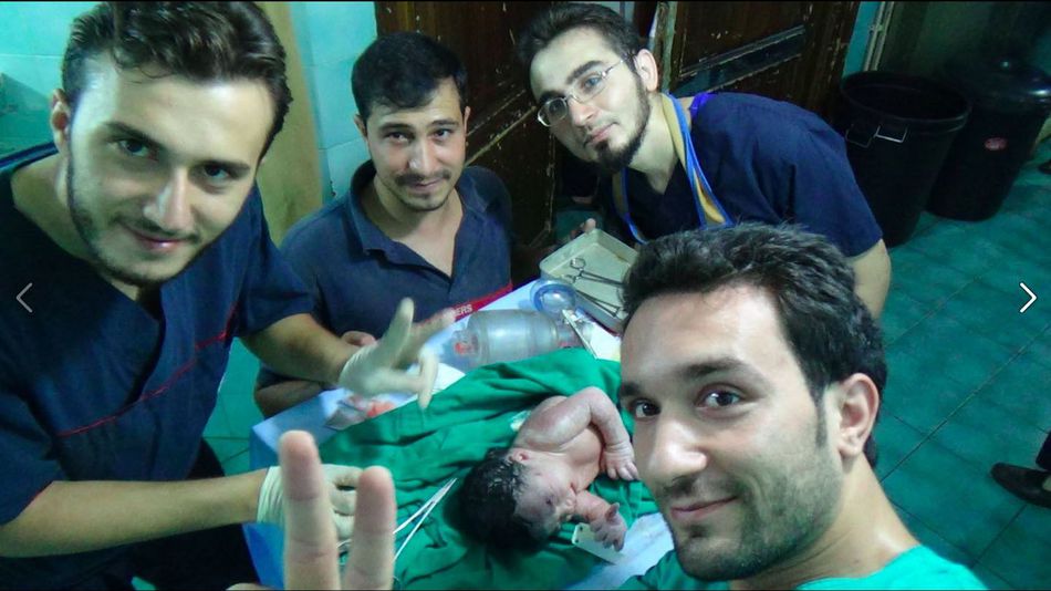 Blog - Syrian Mother and Baby - surgical team - mashable